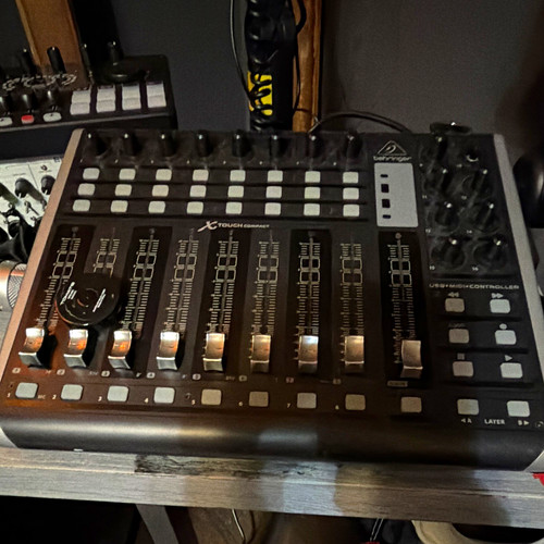 Behringer touch compact - x-touch,