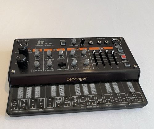 Behringer mini analog 27 - jt,