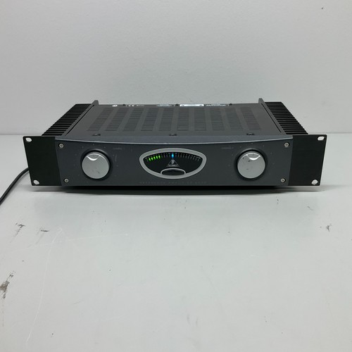 Behringer reference amplifier - behringer,